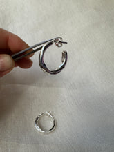 Load image into Gallery viewer, Soft twist Organic form Silver Hoops