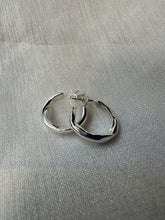 Load image into Gallery viewer, Soft twist Organic form Silver Hoops