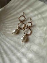 Load image into Gallery viewer, 9ct Gold and Pearl Studs
