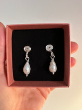 Load image into Gallery viewer, Whirlpool Freshwater Pearl Studs
