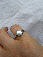 Load image into Gallery viewer, Classic Pearl Silver ring

