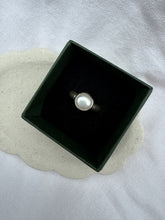 Load image into Gallery viewer, Classic Pearl Silver ring
