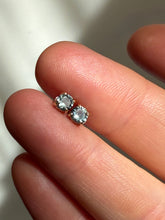 Load image into Gallery viewer, Plata 9ct Gold Studs
