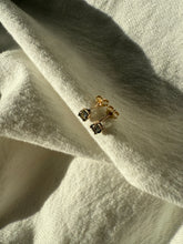 Load image into Gallery viewer, Plata 9ct Gold Studs
