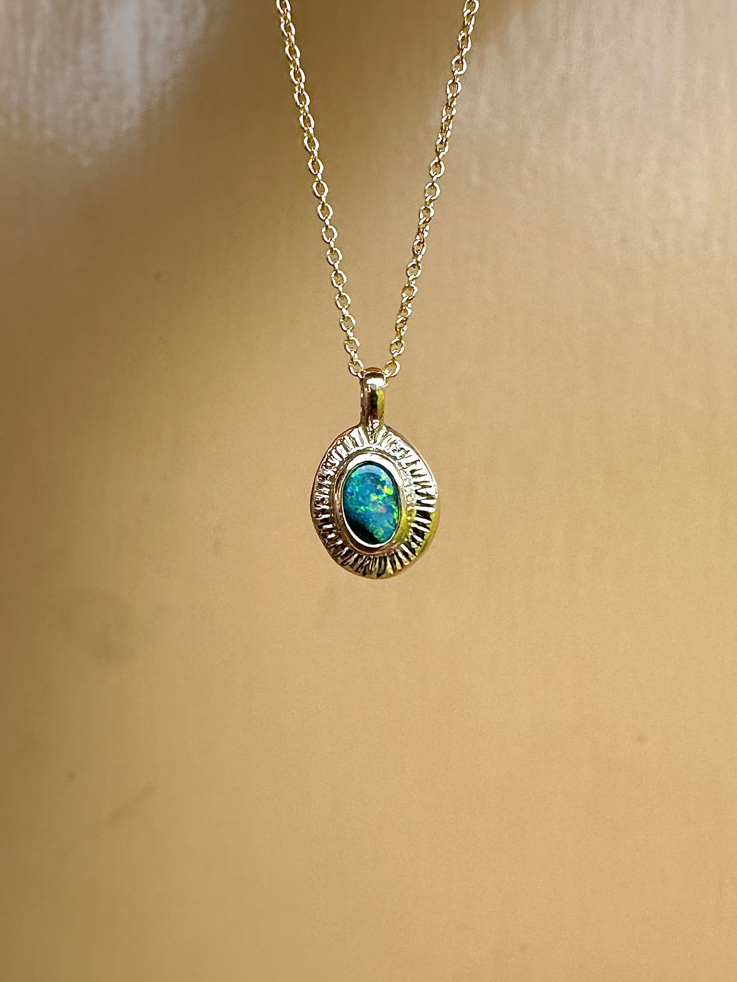 GRAN CENOTE 9ct Gold Australian Opal pendant